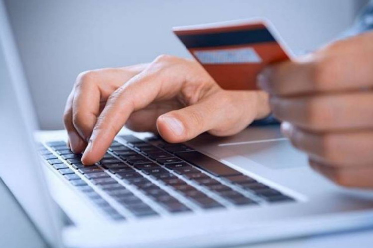 Gyermektápszert vásárolt volna a neten, átverték