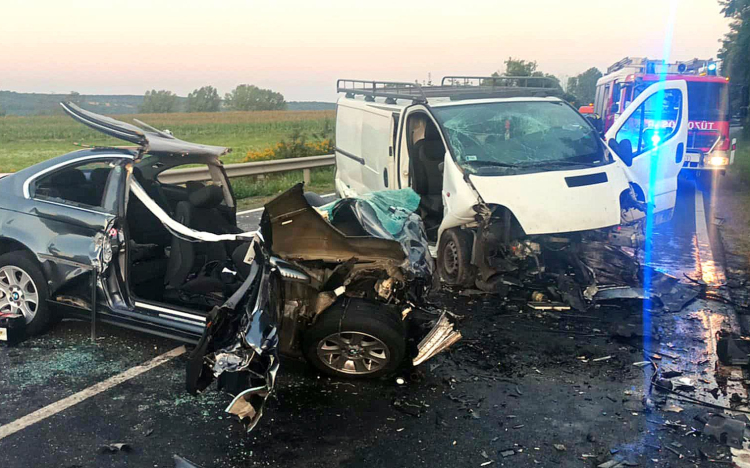 Frontális karambol Városlődnél