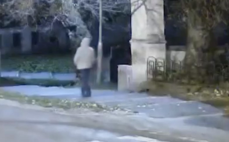 500.000 forint nyomravezetői díjat ajánlott fel a rendőrség az Esterházy úti támadóért