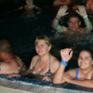 Éjszakai Fürdőzés a pápai Várkertfürdőben