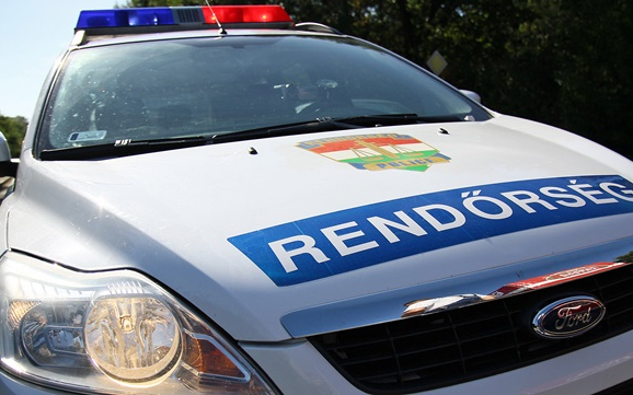 Ittasan és bukósisak nélkül motorozott