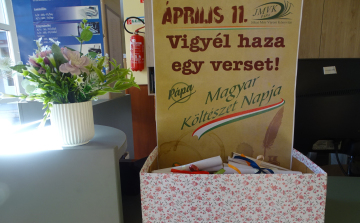 Költészet Napja - Vigyél haza egy verset!