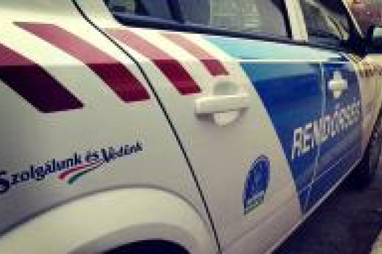 Alsóneműjébe rejtette a telefonokat