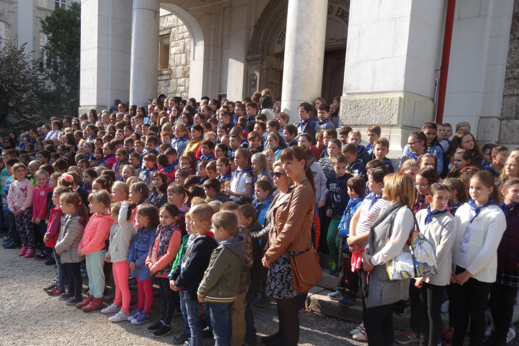 Zene Világnapja - Az Erkel iskolások éneklése a városban