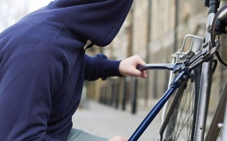 Nagy értékű kerékpárt lopott
