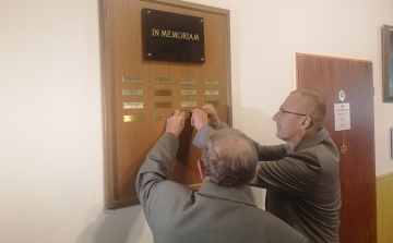 Babos János fotóriporternek állítottak emléket