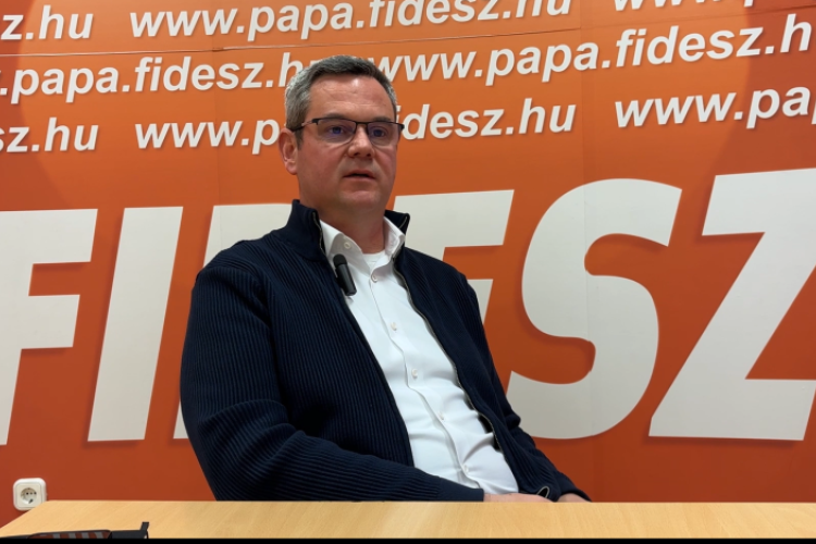 Törölte a videót Takács Péter, amelyben egy kommunista mozgalmi dal szólt