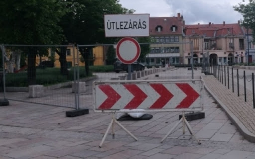 Ismét javítják a Fő téren áthaladó utat, útlezárásra kell számítani hétfőtől