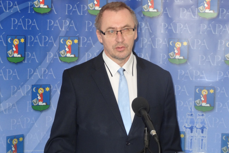 Körforgalom, út és kerékpárutak építésére nyert el jelentős összeget a város