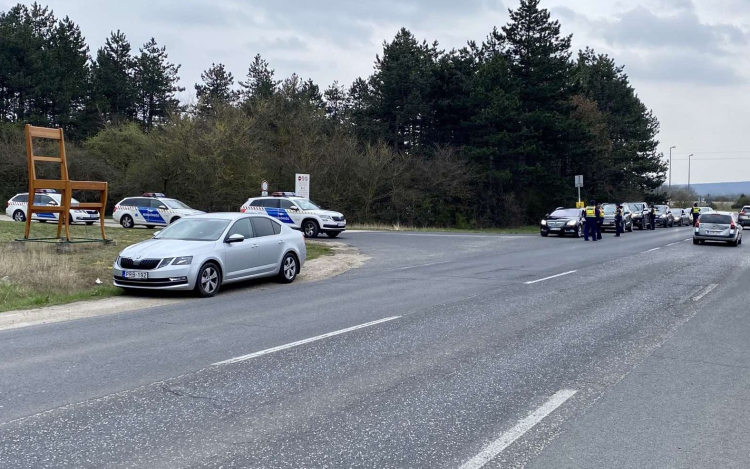 A hosszú hétvégén autózók fokozott rendőri jelenléttel számolhatnak az utakon 
