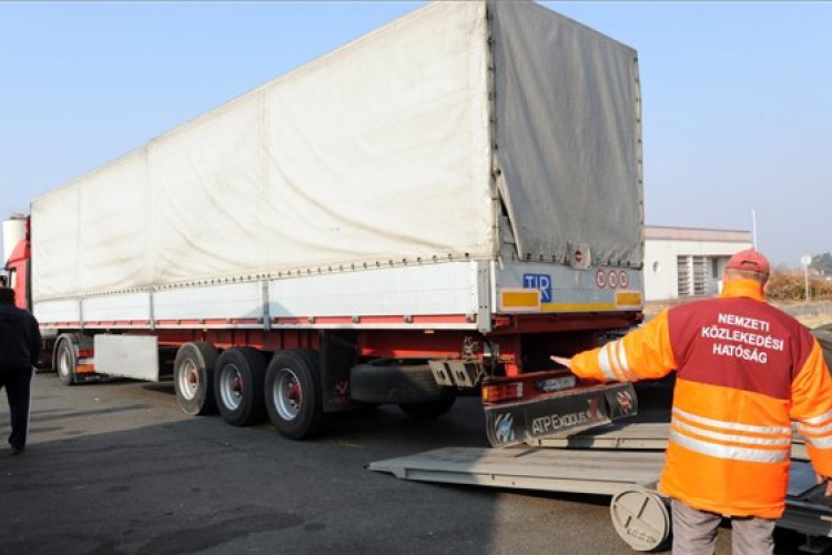 Műszaki hibás kamionok kényszerjavítását rendelték el Zalában
