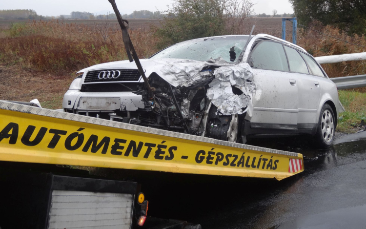 Frontális baleset Borsosgyőr és Nyárád között