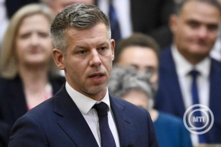 Magyar Péter: Orbán Viktor állítsa le a Fidesz dezinformációs kampányát!
