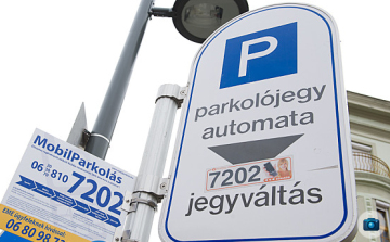 Hamis parkoló bérleteket adott el