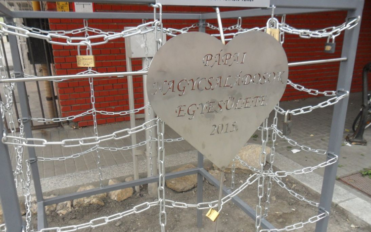 Szerelmesek figyelem! Már Pápán is lakatolhattok