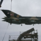 MiG-21 Emlékmű - Pápa - A gép emelése