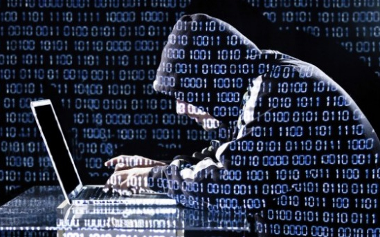 Feltörte majd fenyegetéssel próbálta megtartani a sértett internetes profilját a vádlott