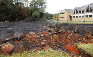 Két műfüves pályát építenek