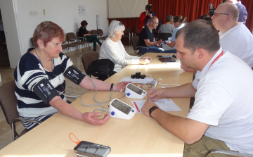 Ingyenes belgyógyászati és szemészeti szűrővizsgálatot tartott a Magyar Máltai Szeretetszolgálat Pápán