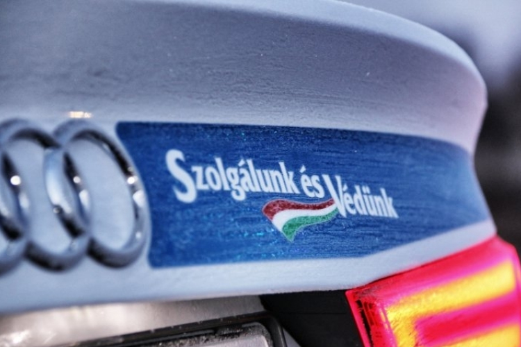 18 éves fiú futtatta a lányokat