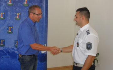 A polgármester megjutalmazta az erőszakolót elkapó rendőröket