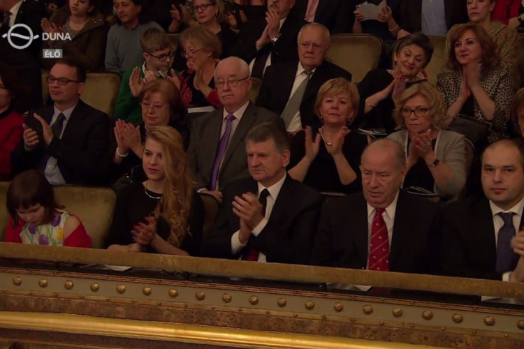 Durva! Kövér László levágatta a bajszát