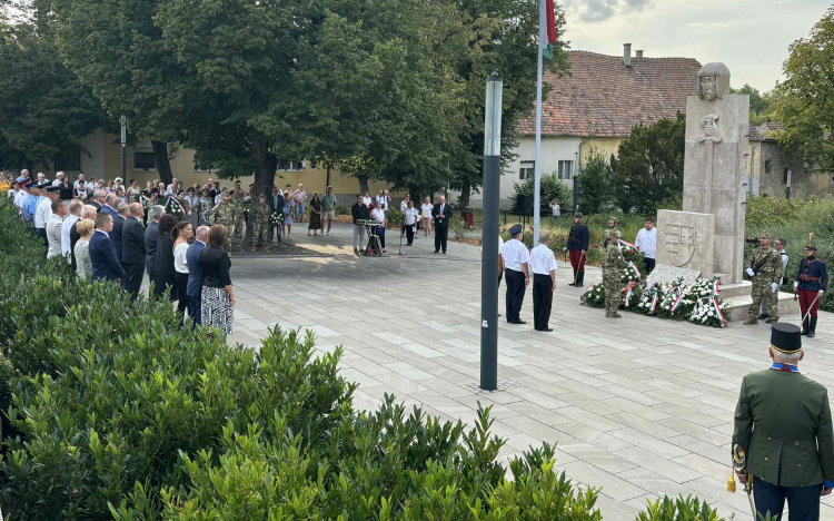 Államalapító Szent Istvánra emlékeztek Pápán