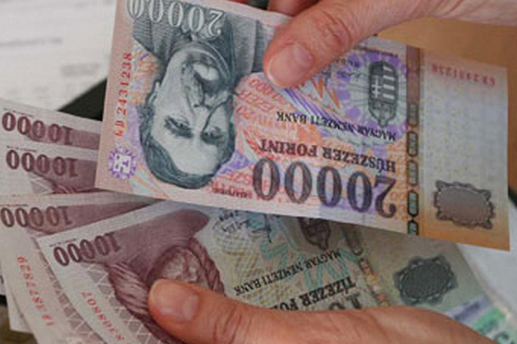 Idős sértettől csalt ki pénzt a 17 éves lány