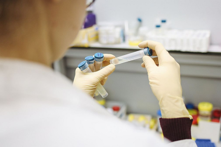 Továbbra sincs igazolt koronavírusos pápai beteg