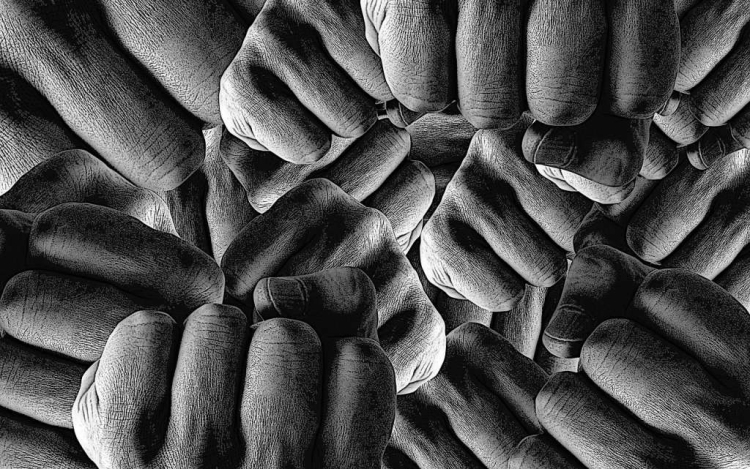 Lerángatta a buszról a tőle külön élő feleségét