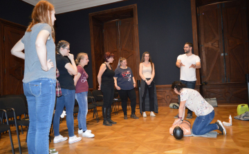 Az életmentés alapjaival ismerkedhettek meg az Esterházy-kastélyban