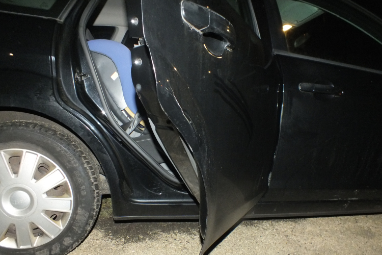 Rendőrkézen a segítségnyújtást elmulasztó autó vezetője és utasa