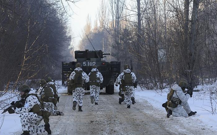 Csernobilnál heves harcok dúltak, az ukránok szerint nem lehet tudni, hogy mennyire biztonságos az erőmű