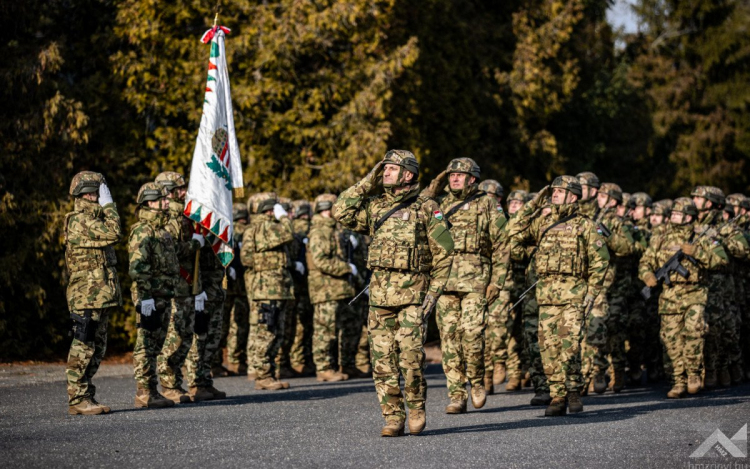 Váltás Koszovóban - Pápa katonák is útnak indulnak