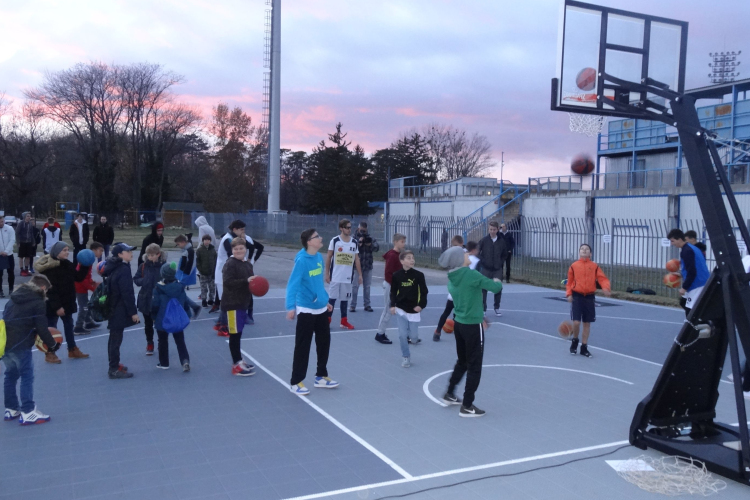 Bárki használhatja a ma átadott streetball pályát