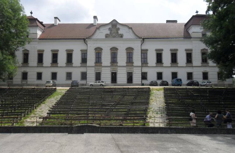 Nincs többé retró ballagás - Holnap kezdik bontani a szabadtéri színpadot