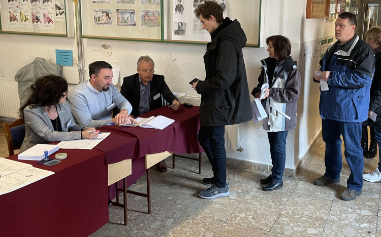 67,8% szavazott fél órával az urnazárás előtt