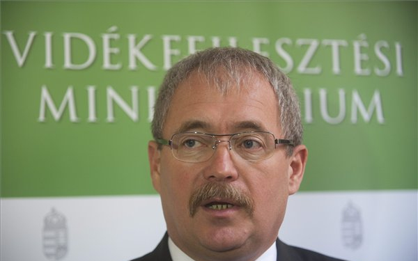 Pápán járt a vidékfejlesztési miniszter!