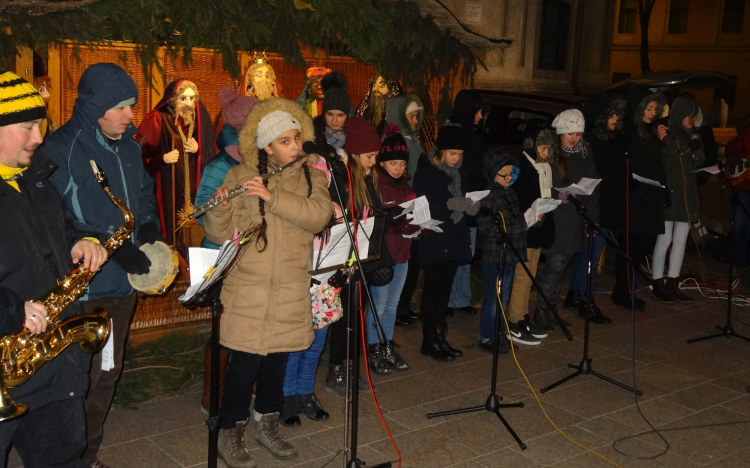 Zord időben, de meghitt hangulatban telt advent második vasárnapja