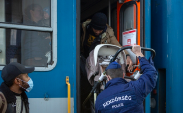 Ukrajnai háború - Több mint 4200 menekültet fogadtak kedden a fővárosi pályaudvarokon