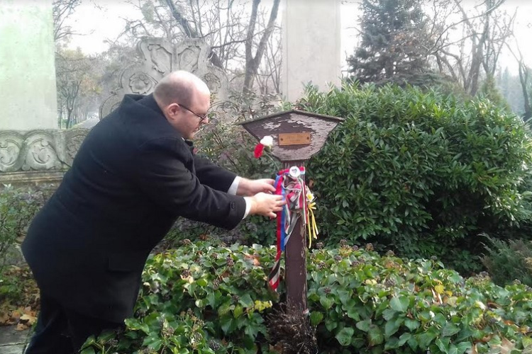 Pápai emlékszalag Jókai Mór fejfájára