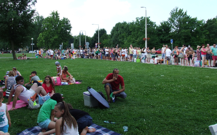 Mindenki egyszerre akart strandolni