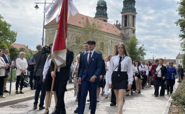 Elballagott a pápai diákság