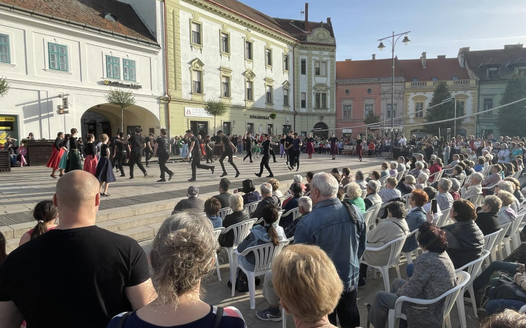 Mindenki táncolt - Tánc világnapja Pápán