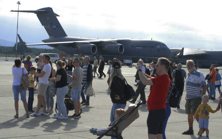 Családi nap a pápai légibázison