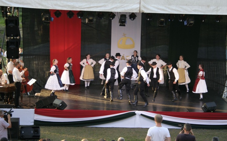 Kerpel Péter művésztanár és a Pegazus Színház vehetett át Pro Cultura Díszoklevelet