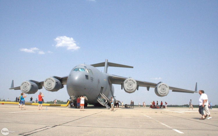 Repülőkiképzés a Bázisrepülőtéren