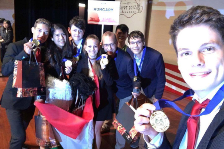 Pápai lány az aranyérmes magyar fizikaválogatottban