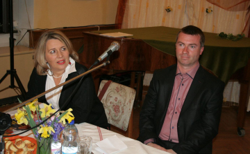 Telt ház várta Morvai Krisztinát Pápán 