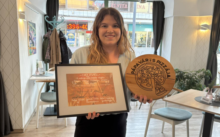 Pápa Város Pizzája: Füstölt szarvassonkás, pirított diós pizza nyerte a versenyt!